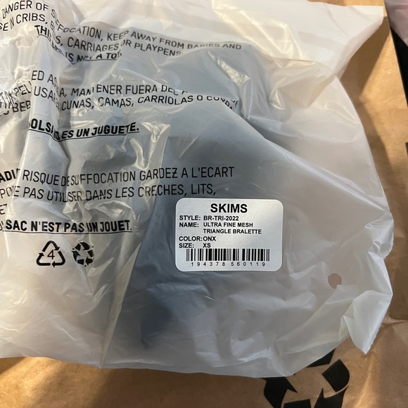 Black fine mesh triangle bralette xs with tags - Picture 4 of 5